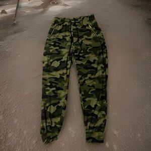 Indero S/M women’s camo pull on drawstring jogger pants